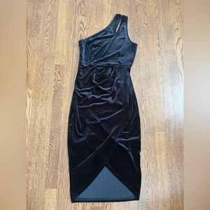 Elegant Velvet Black One-Shoulder Dress